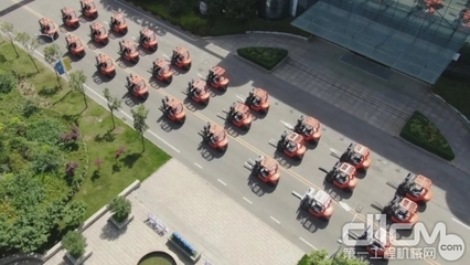 徐工“叉酱”强势出海 新晋顶流首次出口三十台，助力全球港口装卸升级